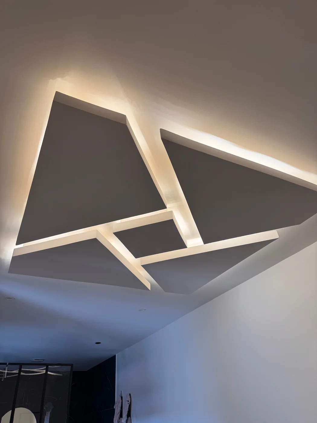 Plafond LED géométrique
