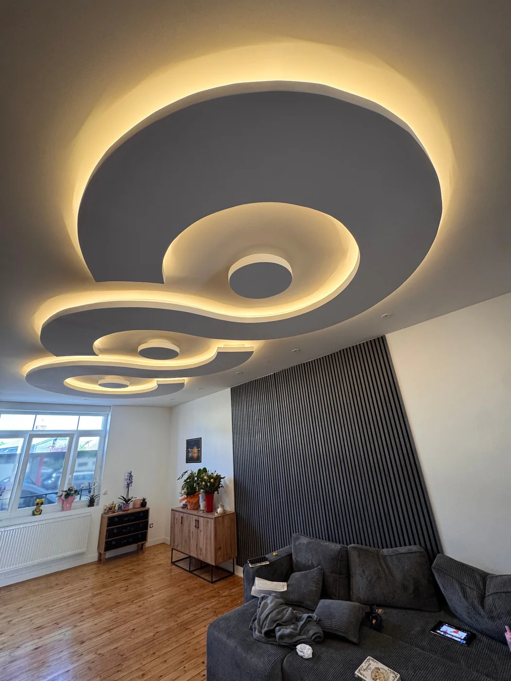 Plafond décoratif en placo avec éclairage LED